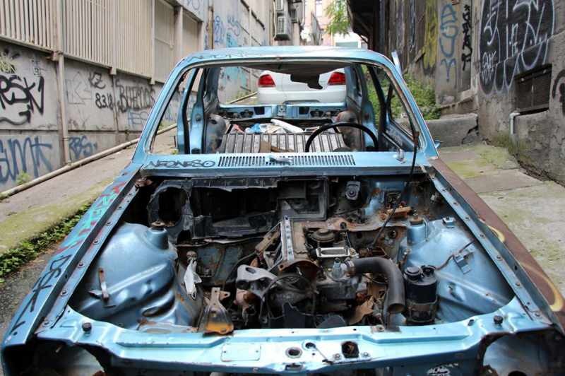 Они разбили автомобиль актрисы Шукру Йылдыз по частям