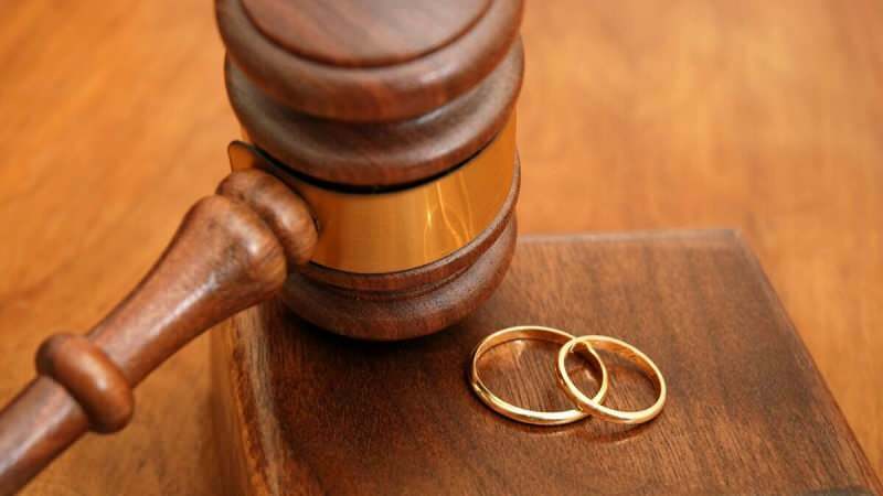 Удивительное решение Верховного Суда! Плевать на лицо свекрови вызывает развод