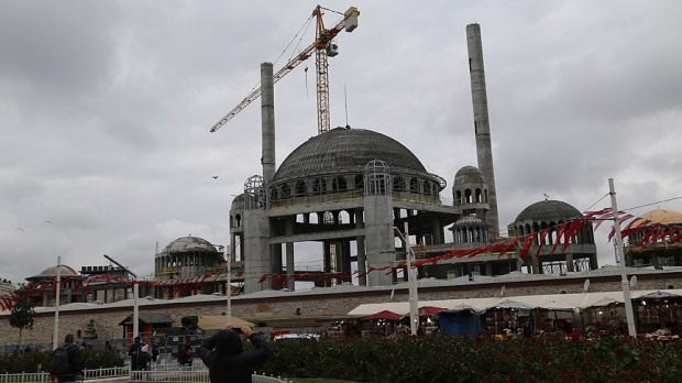 Мечеть Таксим ждет 2500 человек