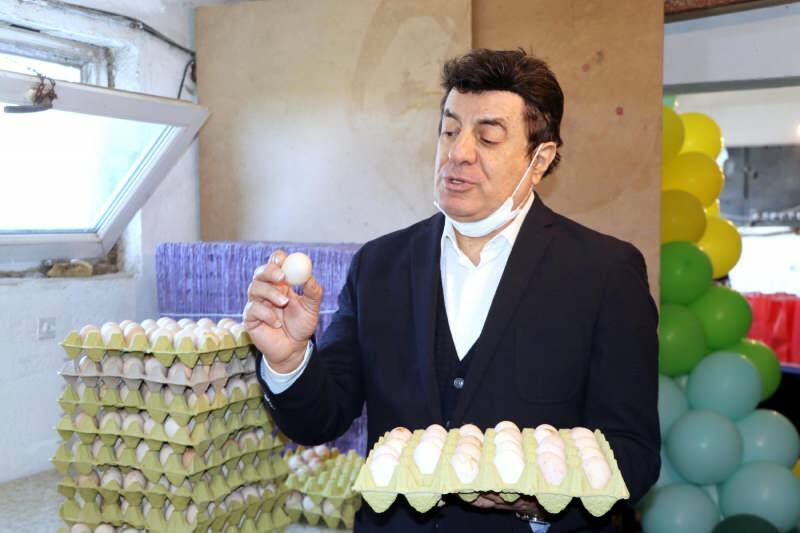 Известный певец Джошкун Сабах создал ферму: теперь Yumurtacı Coşkun.