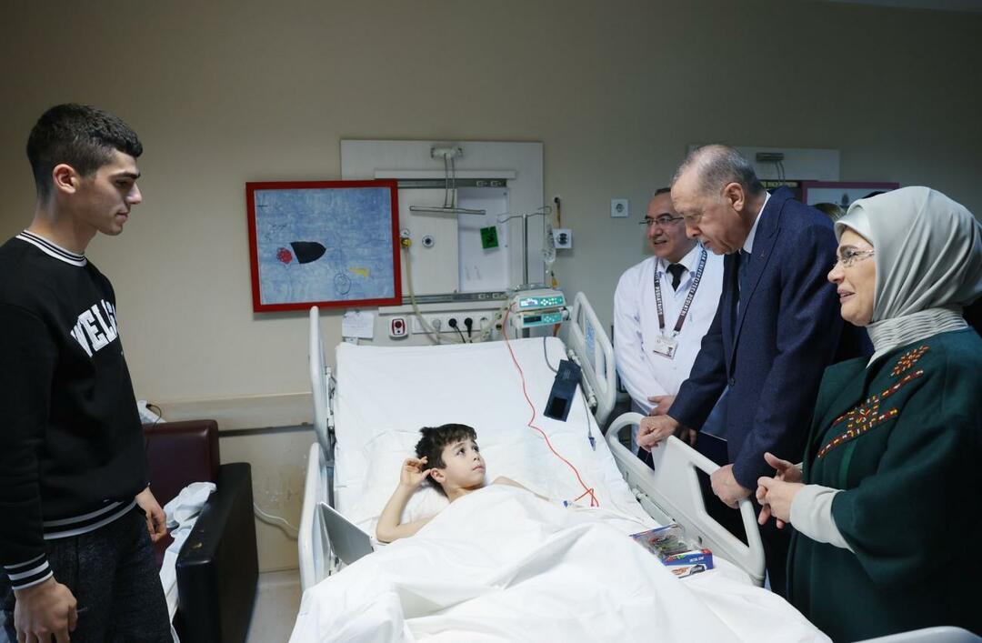Президент Эрдоган и его супруга Эмине Эрдоган встретились с детьми жертв стихии