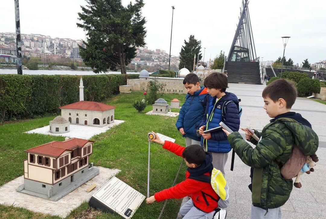 Фотографии из миниатюрного парка и музея Турции