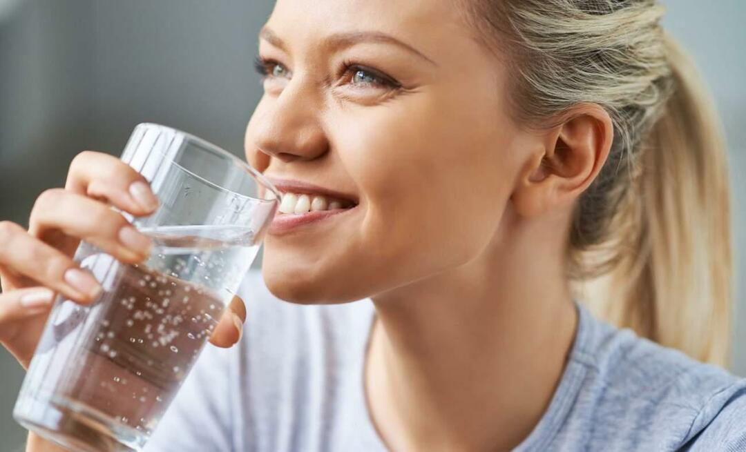 В чем польза питьевой воды для кожи и волос? Влияет ли употребление большого количества воды на кожу?