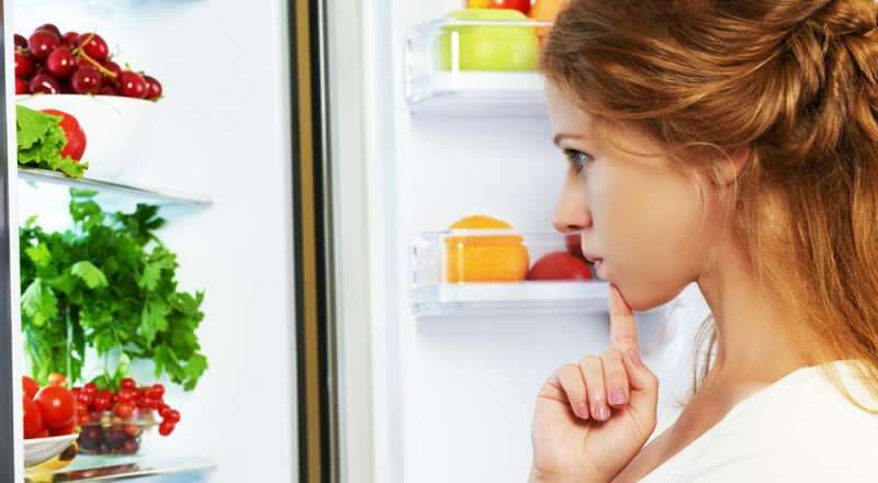 Какие продукты на какую полку холодильника ставить? Что должно быть на какой полке в холодильнике?