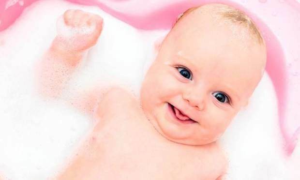 Если ваш ребенок глотает воду во время принятия ванны.