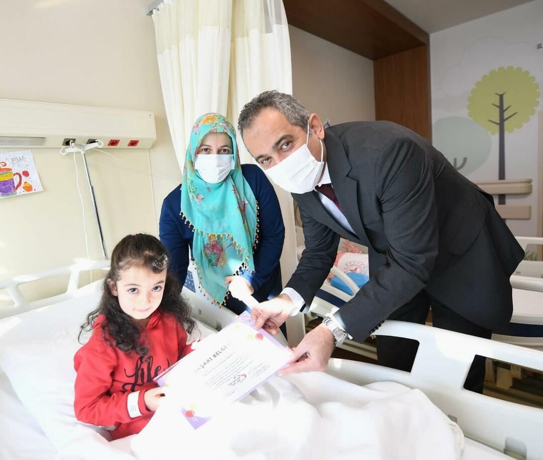 Эмине Эрдоган передала пожелания выздоровления детям, которые лечились в больнице