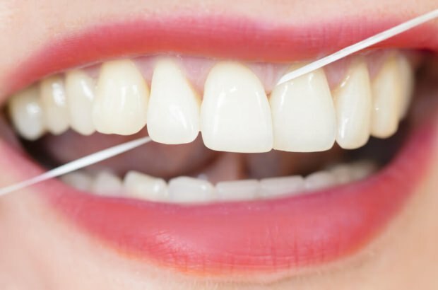 Следует ли использовать зубочистки для чистки полости рта и зубов?