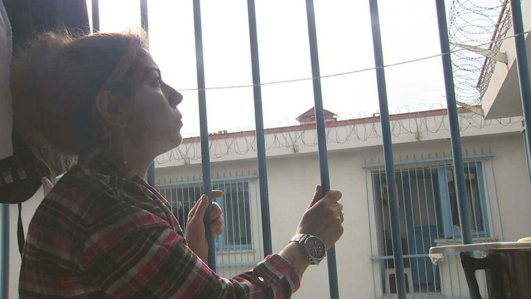 Жизнь в тюрьме глазами заключенных-женщин Бахар у дверей