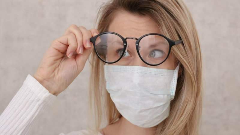 Как предотвратить запотевание очков при ношении маски?