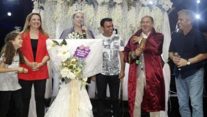 Свадьба-сюрприз на сцене от Funda Arar