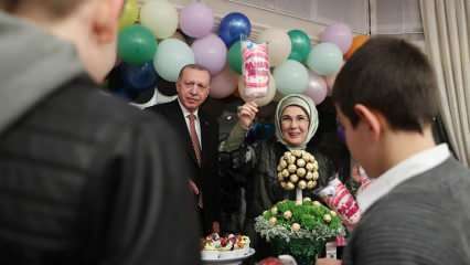 Сообщение от первой леди Эрдоган об ифтаре, который они устроили детям в Домах любви!