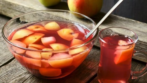 Вкусный рецепт яблочного компота в летнюю жару! Как сделать яблочный компот?