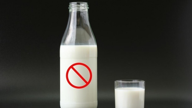 Должны ли дети получать коровье молоко?