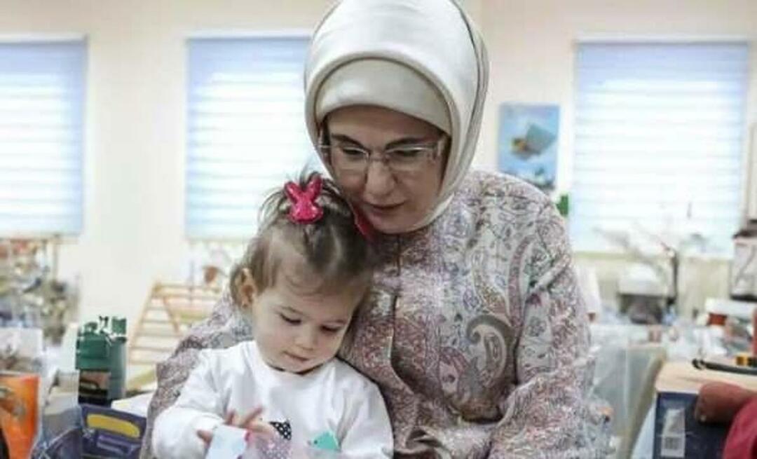 Эмине Эрдоган, рассказывающая о Всемирной неделе грудного вскармливания: «Грудное вскармливание — это между матерью и ребенком…»