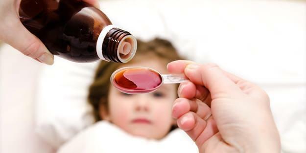 Давая лекарство своим детям, будьте осторожны, чтобы дать дозу, рекомендованную врачом.