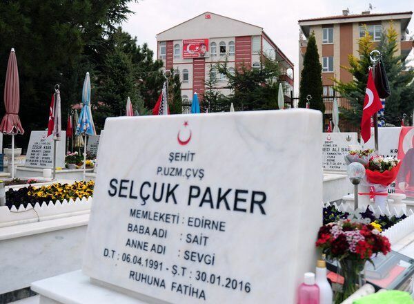 Мать мученика Сельчука Пакера перешла от могилы сына!