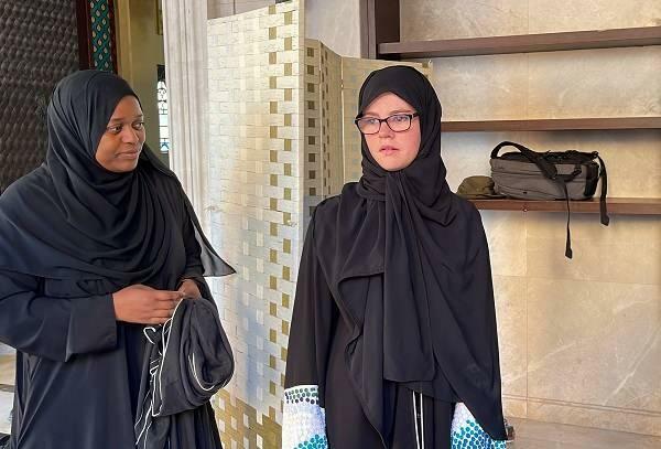 2 туриста приняли ислам в Катаре