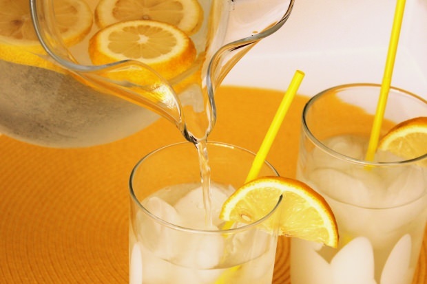 Преимущества регулярного употребления лимонного сока