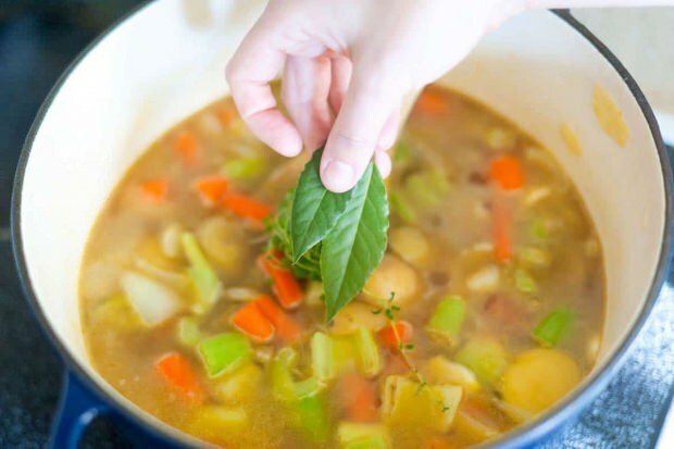 Вы можете добавить мяту в зимний овощной суп