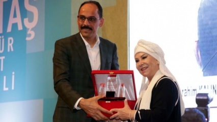 Легенда турецкой народной музыки получила премию Bedia Akartürk
