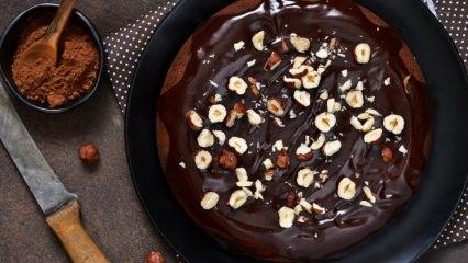 Практичный рецепт торта с шоколадным соусом и фундуком 