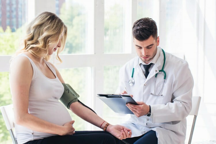 Каким должно быть артериальное давление во время беременности? Симптомы высокого кровяного давления и падения во время беременности