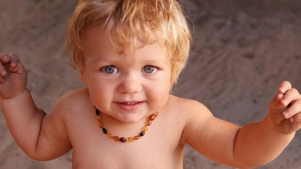 Преимущества янтарных ожерелий для детей
