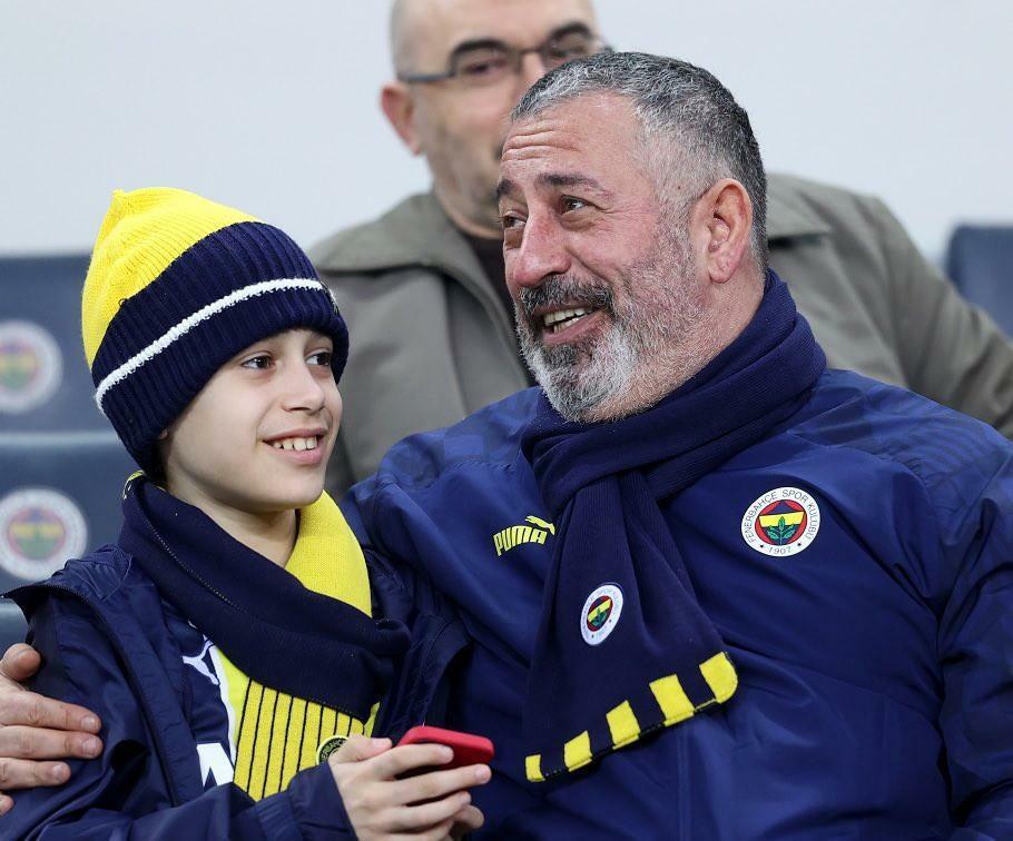 Джем Йылмаз смотрел матч Фенербахче-Галатасарай со своим сыном