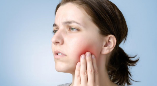 Что вызывает абсцесс зуба? Каковы симптомы и сколько дней это проходит? Природные решения для абсцесса зубов ...