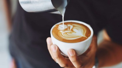 Молочный кофе слабеет?