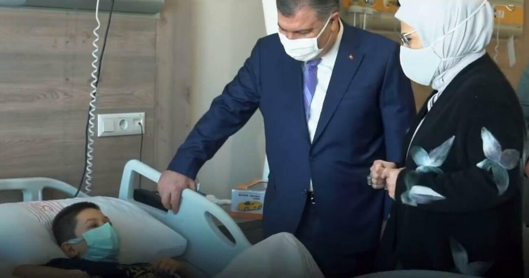 Эмине Эрдоган посетила онкобольных детей с Фахреттином Коджа