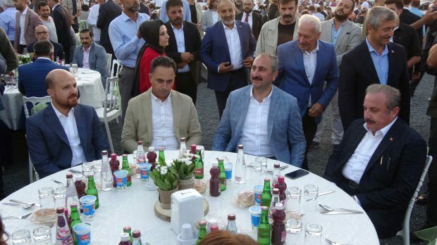 Билал Эрдоган, министр юстиции Абдулхамит Гюль и спикер парламента Мустафа Шентоп