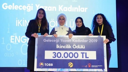 Награды женщин, пишущих будущее от первой леди Эрдогана