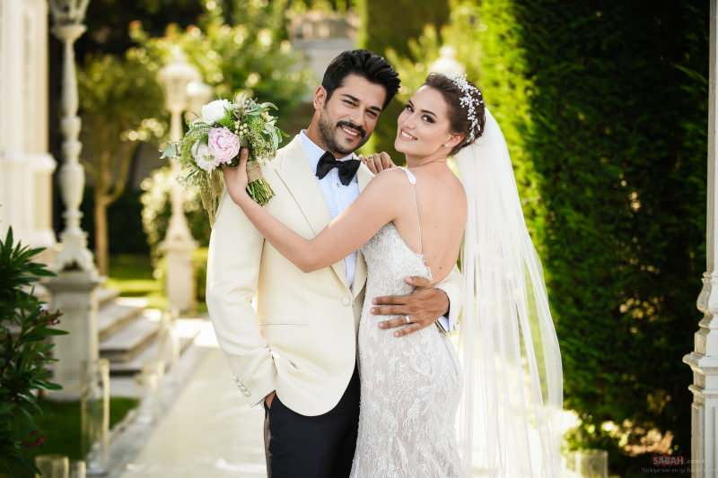 Бурак Озчивит и Фахрие Эвчен поженились в 2017 году