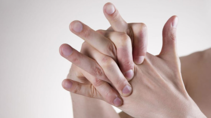 В чем вред треска пальцев, как от него избавиться?