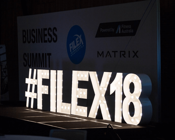 Как продвигать прямую трансляцию на Facebook, пример хэштега прямой трансляции на # filex18