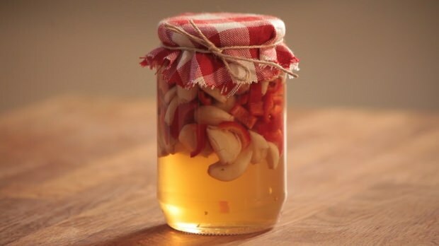 Расслабляется ли маринованный яблочный уксус с чесноком?