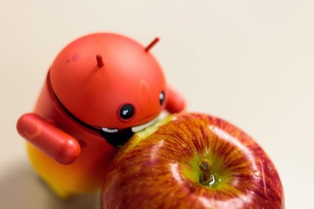 Android ест Apple