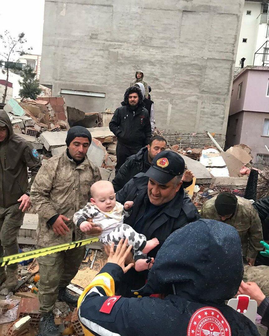 Бахадыр Енишехирлиоглу сказал, что мы будем продолжать работать до тех пор, пока не останется последний выживший после стихийного бедствия.