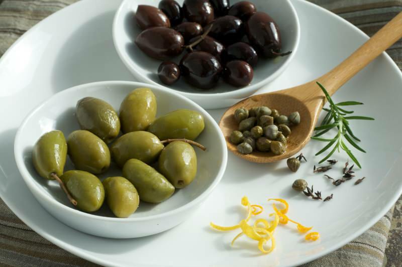 Как распознать поддельные оливки? Как у оливкового получается черный цвет? Чтобы затемнить оливковое ...