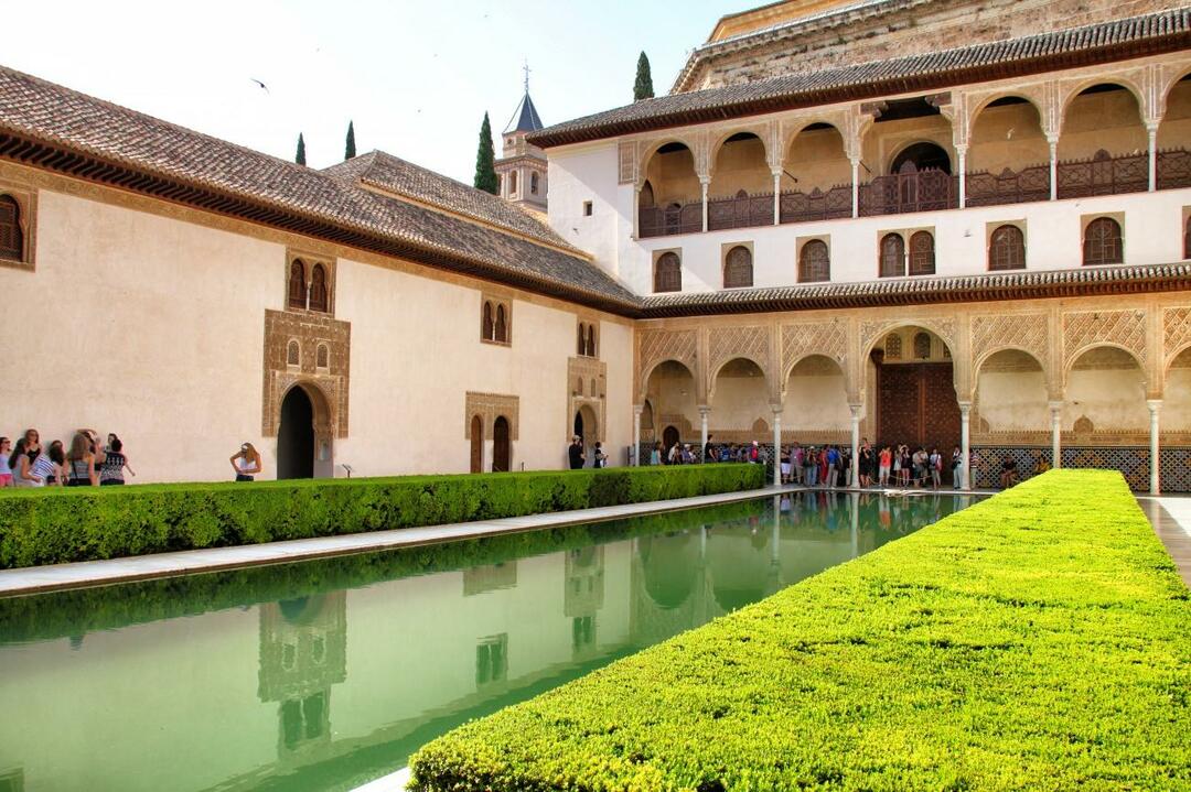 Фотографии из дворца Альгамбра