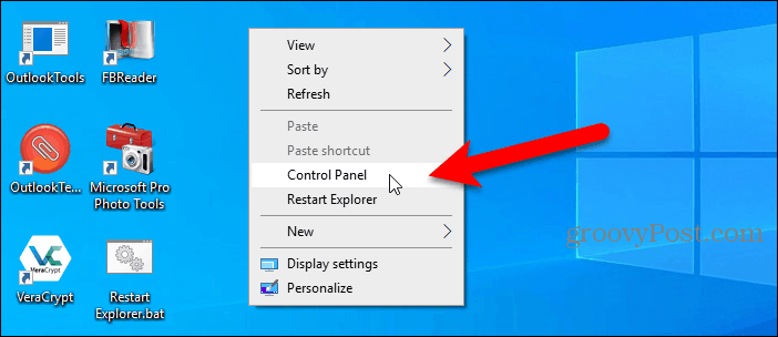 Панель управления доступна в контекстном меню на рабочем столе Windows 10