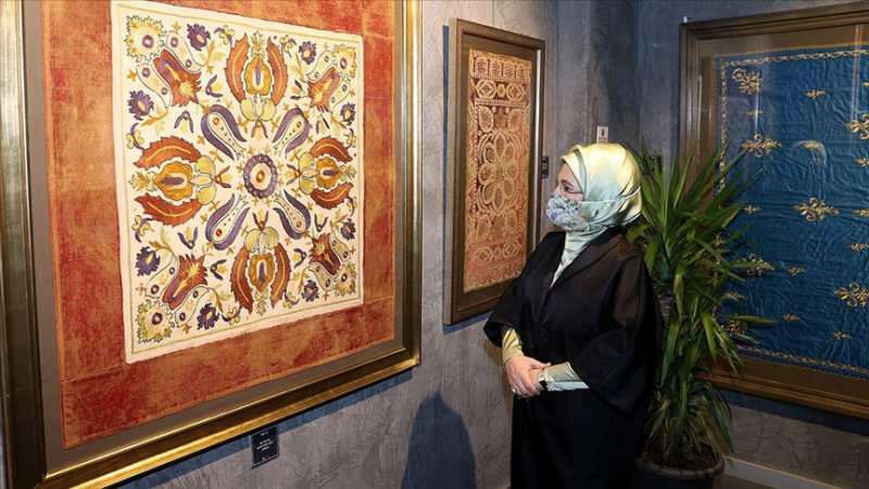 Первая леди Эрдоган посетила выставку «Стежок, касающийся сердца»!