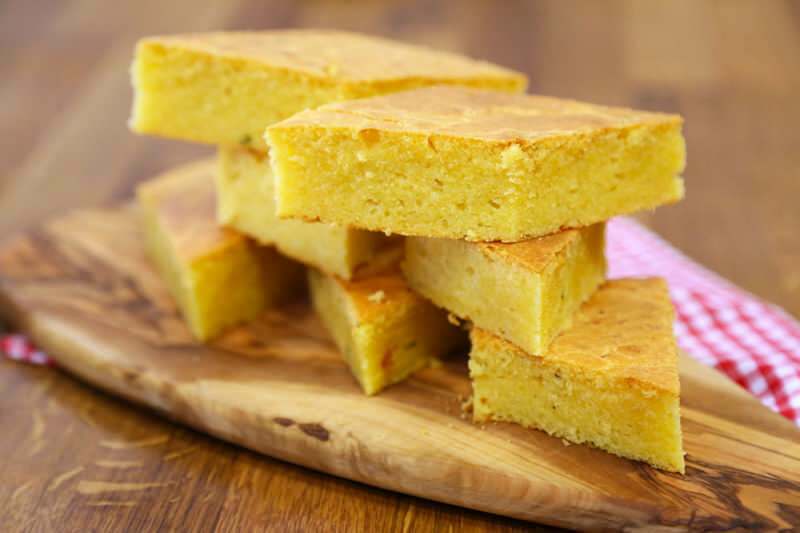 Как сделать кукурузный хлеб с сыром проще всего? Советы по приготовлению кукурузного хлеба с сыром
