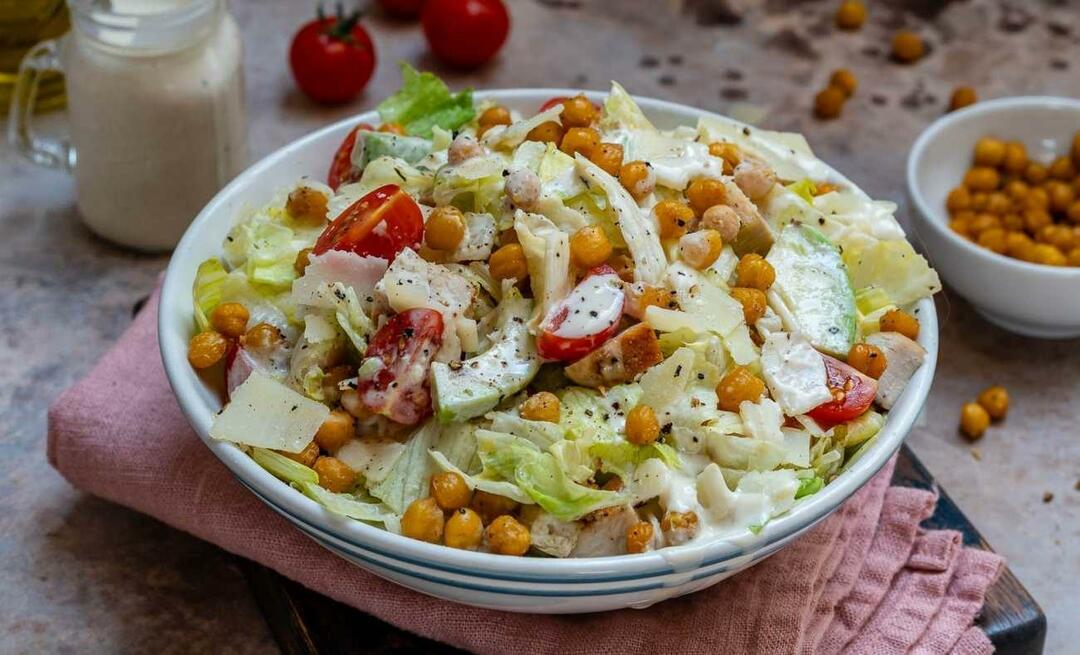 Откуда берется салат Цезарь (Цезарь)? Как приготовить самый простой салат цезарь?