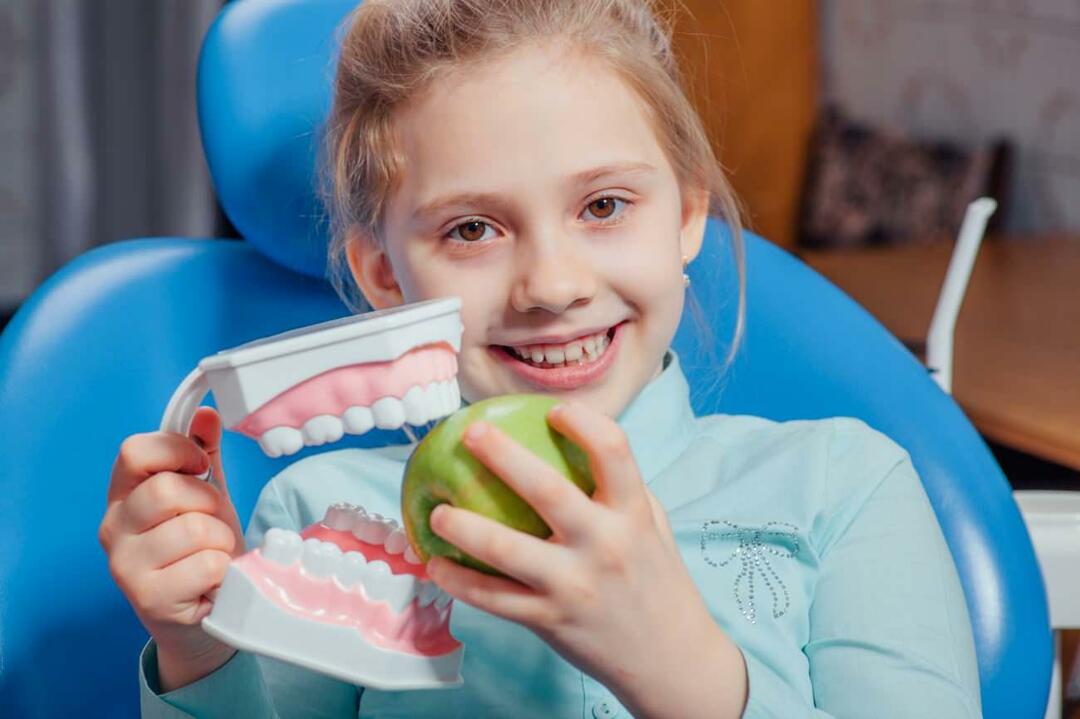 Какой должна быть стоматологическая помощь детям, посещающим школу?