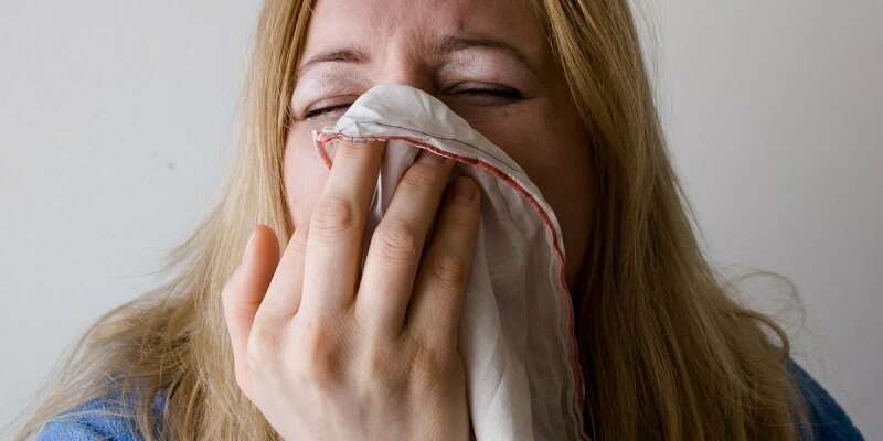 мокрота вызывает постоянный насморк или выделения из горла 