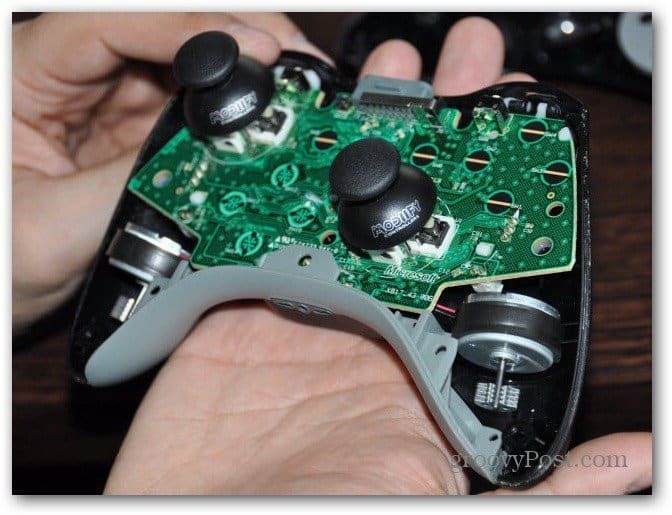 Измените аналоговые джойстики контроллера Xbox 360 на новые