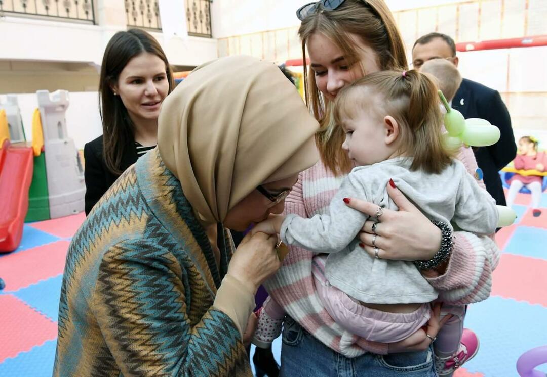 Эмине Эрдоган встретилась с украинскими детьми-сиротами
