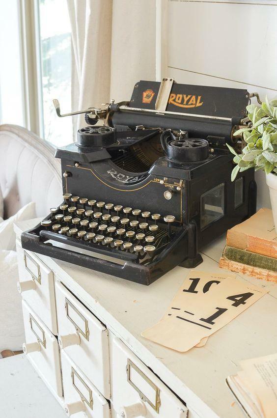 Использование пишущей машинки в декоре дома 